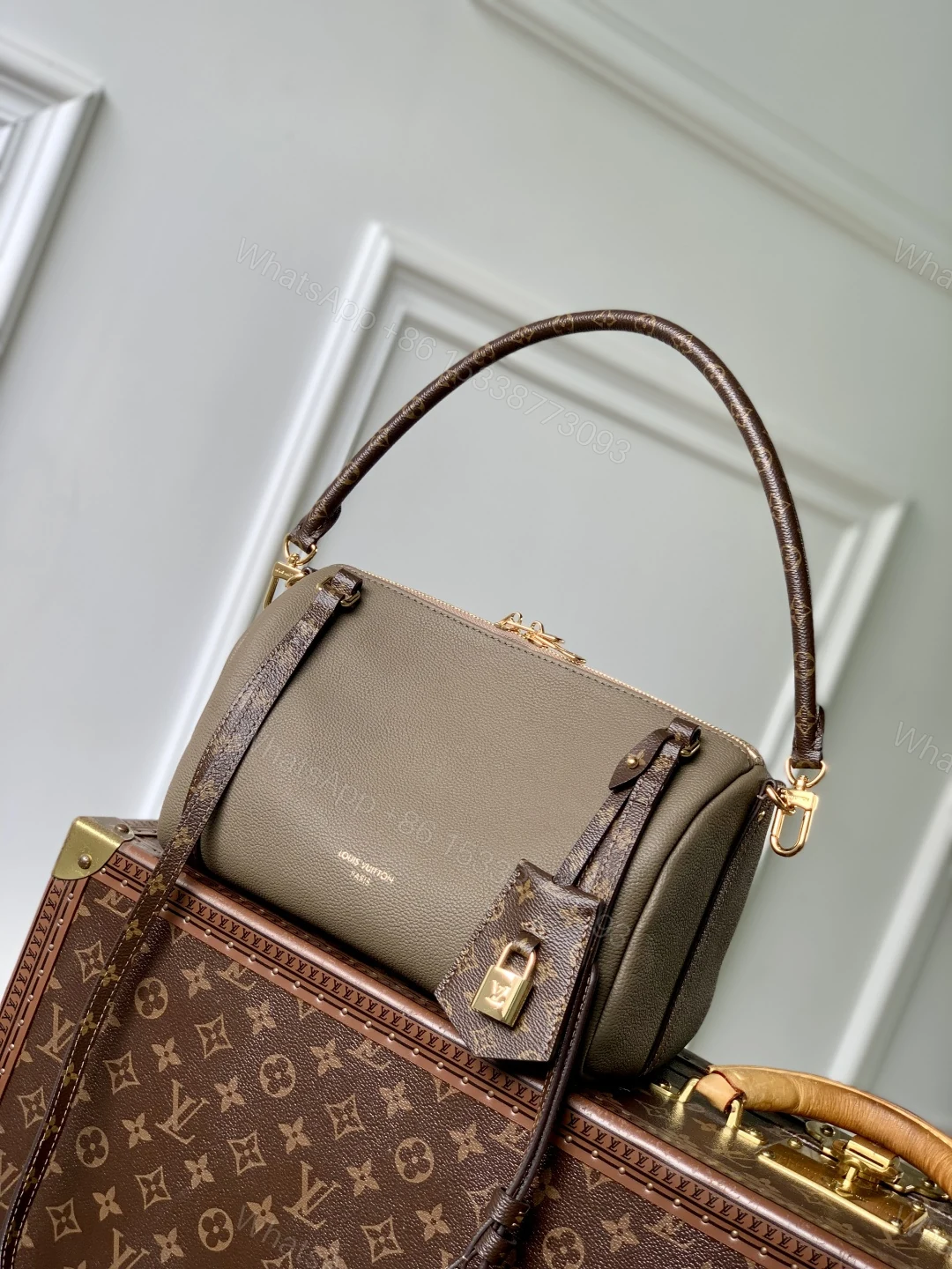 LV 高仿 女款 手提包 奶茶色拼接設計 優雅氣質通勤款 — view 1