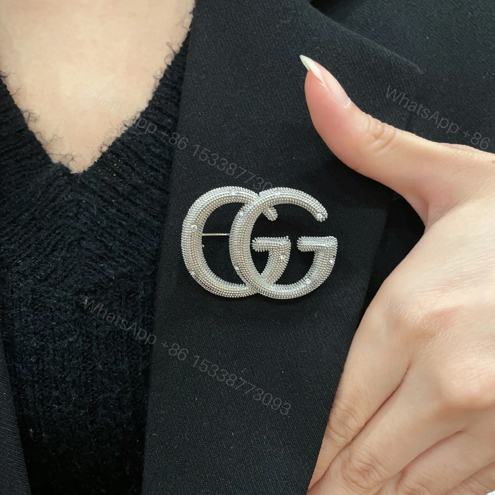 Gucci高仿雙G銀色胸針 男女款造型感強烈百搭裝飾配件 — view 1