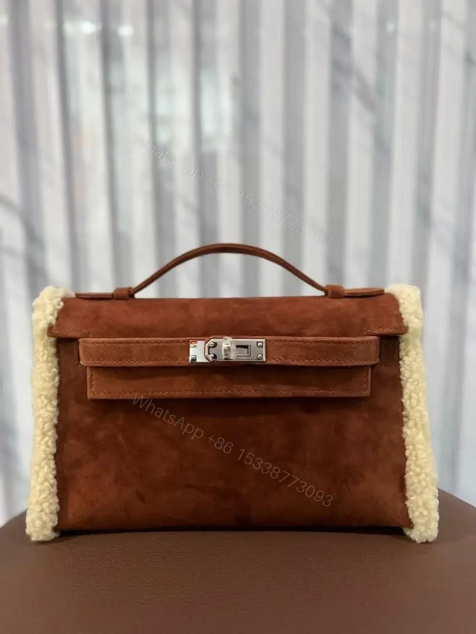 Design Kelly Teddy Pochette Veau Doblis Suede Mouton Shearling Muff RARE – Dubai Fashion LUX — view 1