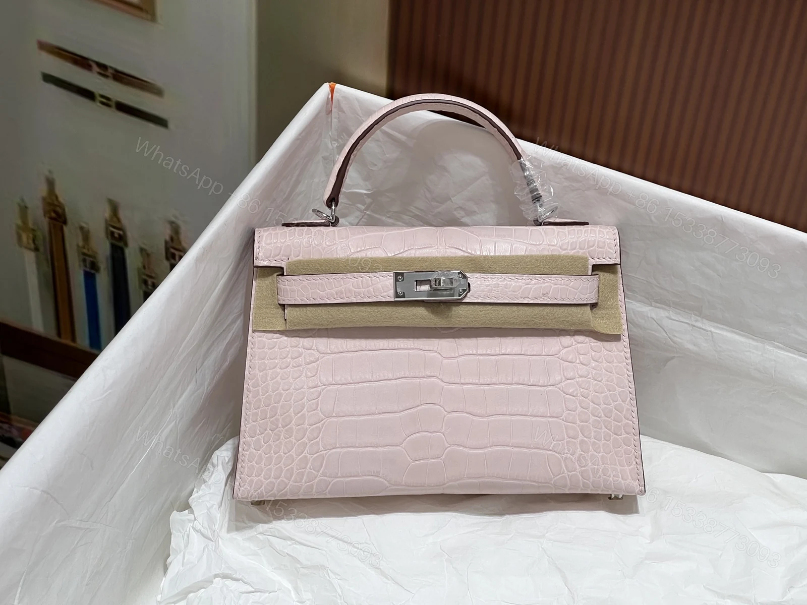 Hermès 高仿 Kelly 粉色鱷魚紋手提包 小尺寸甜美精品女包 — view 1