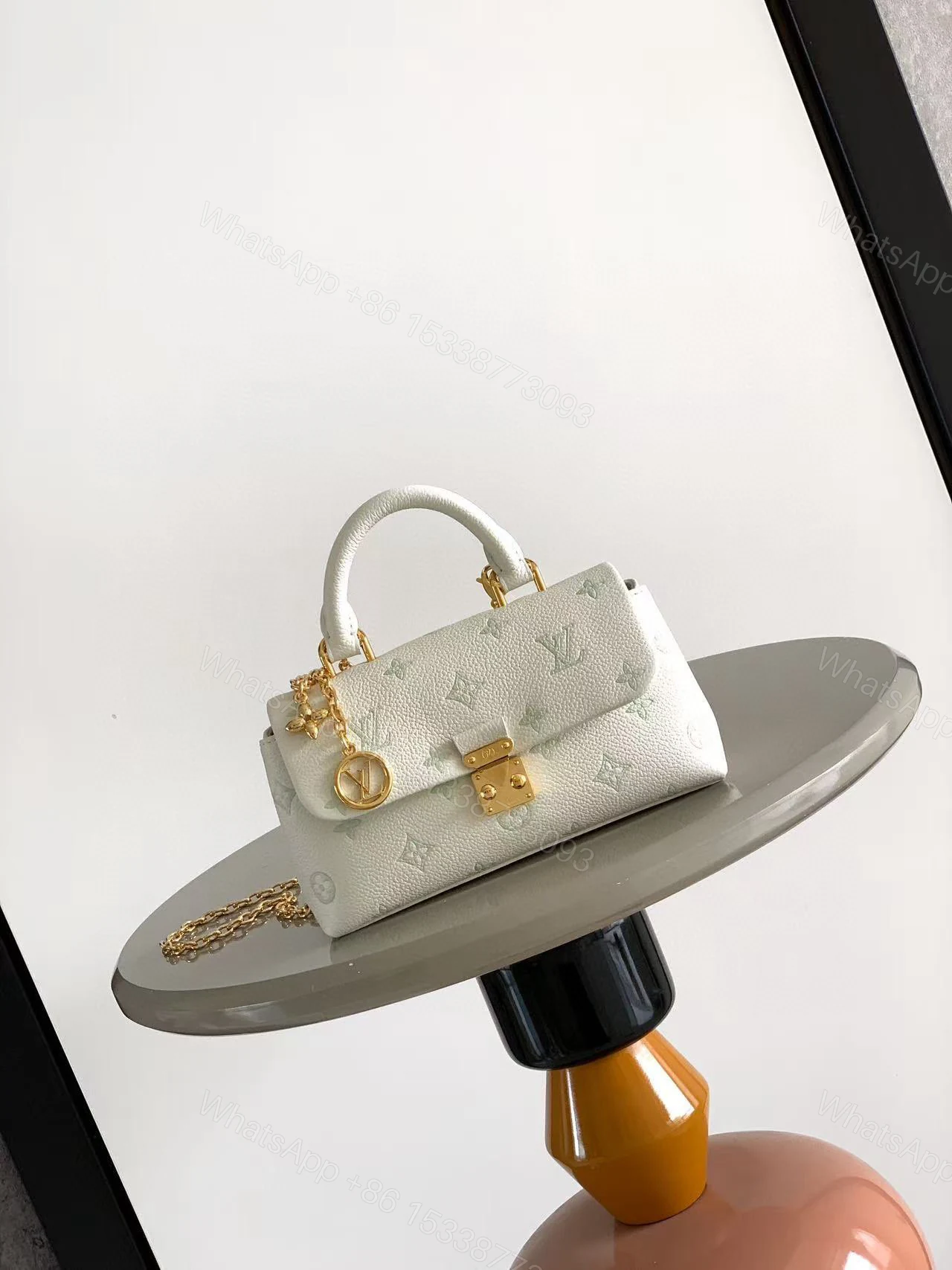 LV 高仿 女款 Monogram 鏈條肩背包 時尚半月包 — view 1