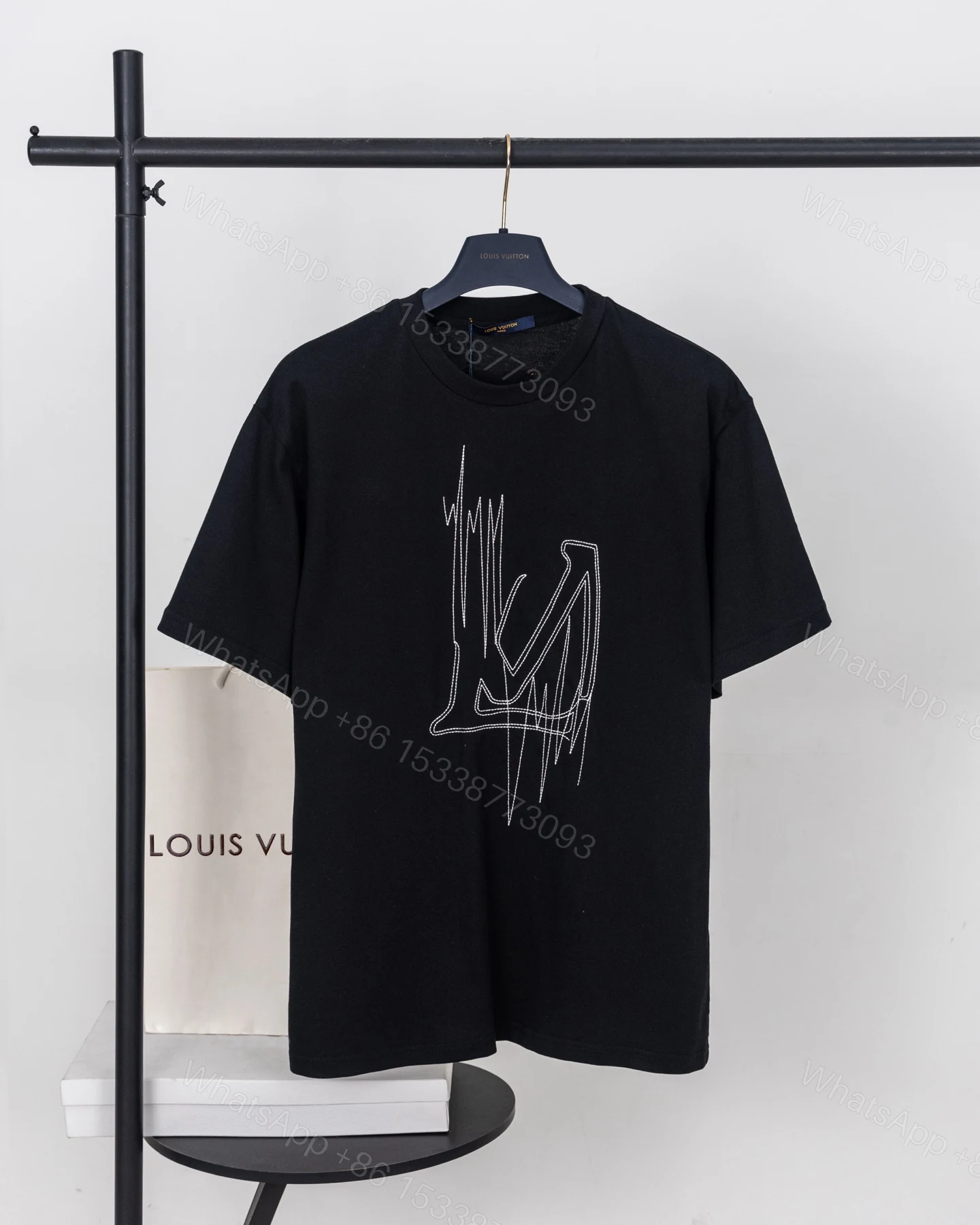 LV 高仿男款手繪線條Logo短袖T恤 街頭藝術風百搭款 — view 1