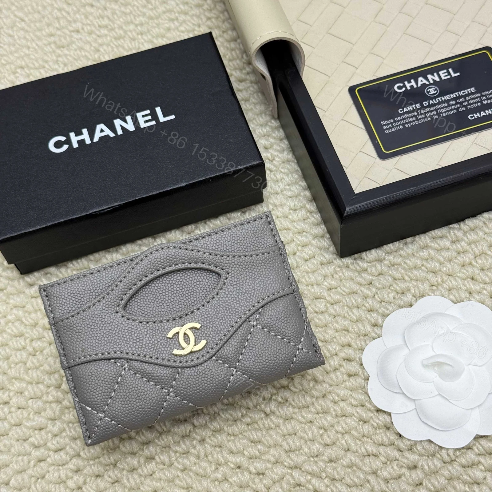 Chanel 高仿女士短夾簡約灰色款 經典菱格紋小巧時尚 — view 1