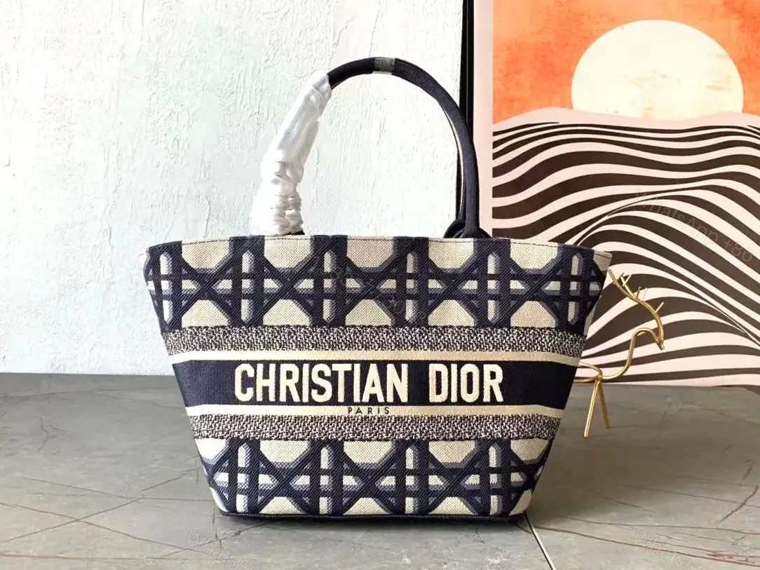 DIOR — view 1