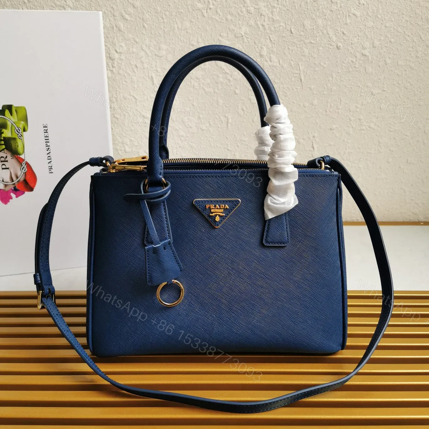 MEDIUM GALLERIA 28 BLUE SAFFIANO LEATHER — view 1