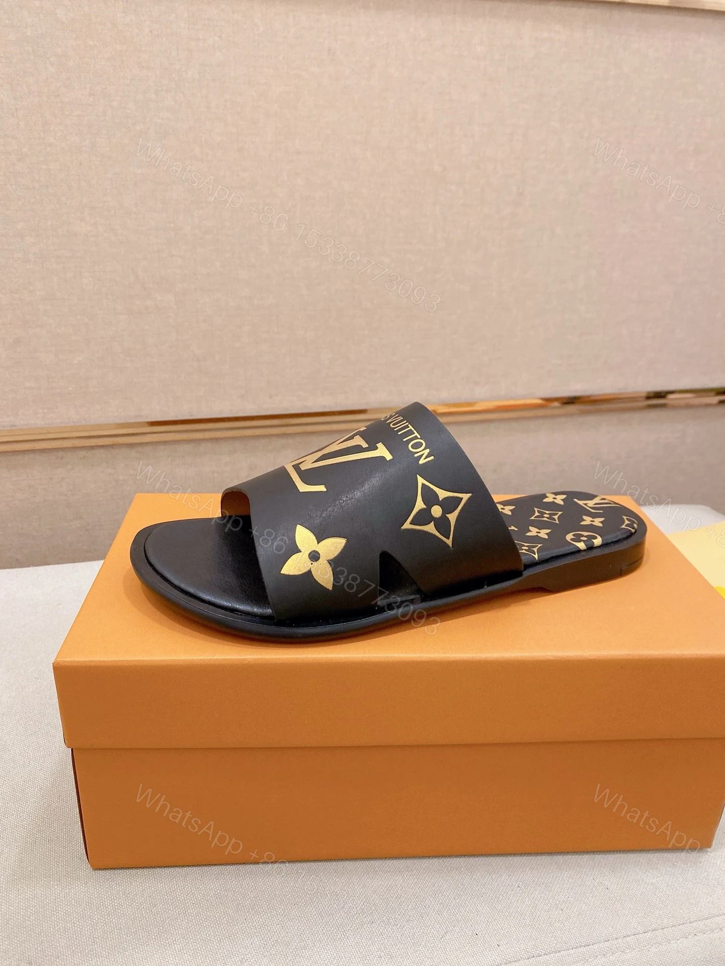 LV 高仿 男款印花拖鞋 Monogram經典設計 潮流百搭款 — view 1