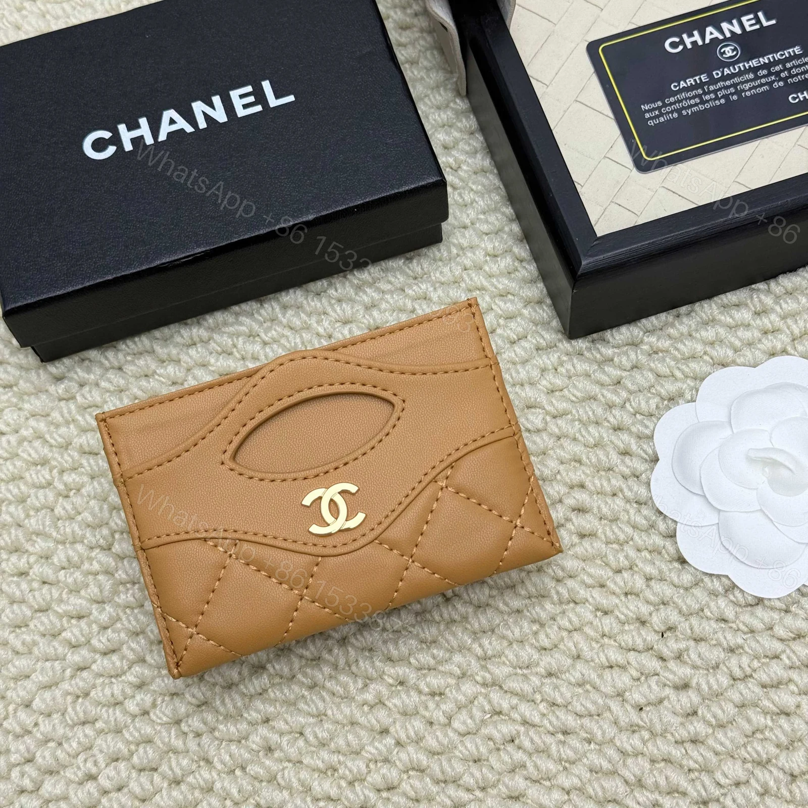 Chanel 高仿女士短夾焦糖棕色款 秋冬人氣必備小皮夾 — view 1