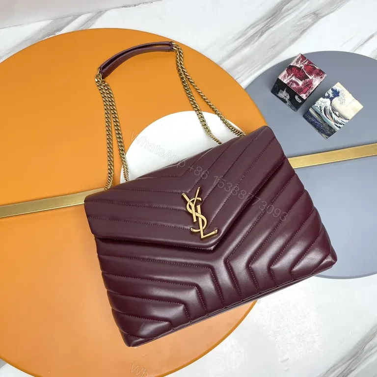 Chic Quilted Flap Handbag with Gold Hardware - Luxury Crossbody — view 1