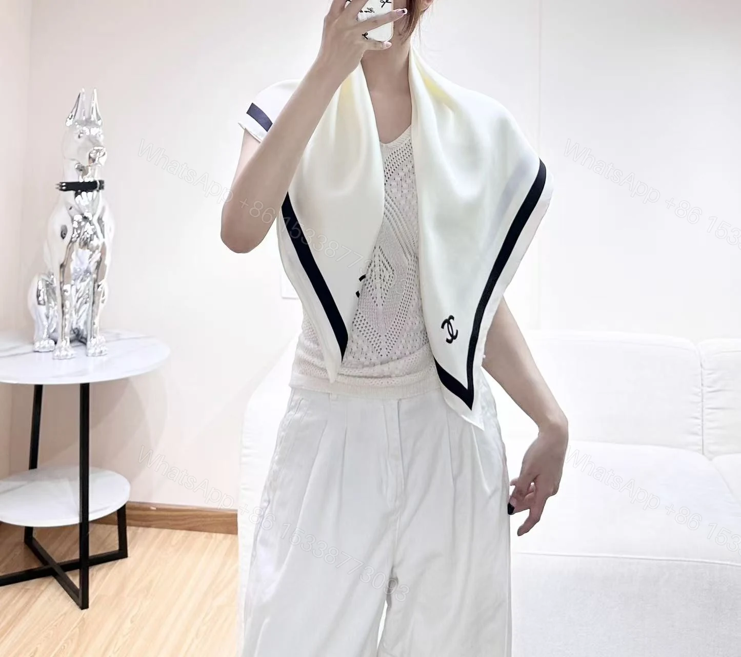 Chanel 高仿絲巾 米白黑邊氣質方巾 小香風百搭披肩 輕奢穿搭必備 — view 1
