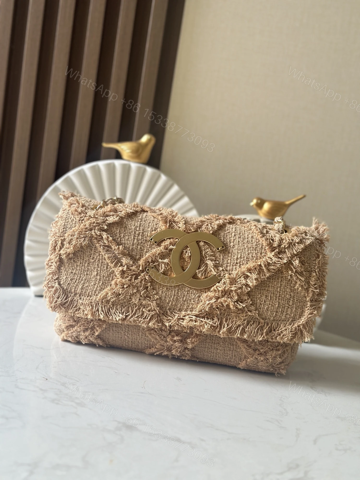 CHANEL 精品仿製流蘇編織口蓋包 大雙C扣 自然亞麻色夏日輕盈款 — view 1