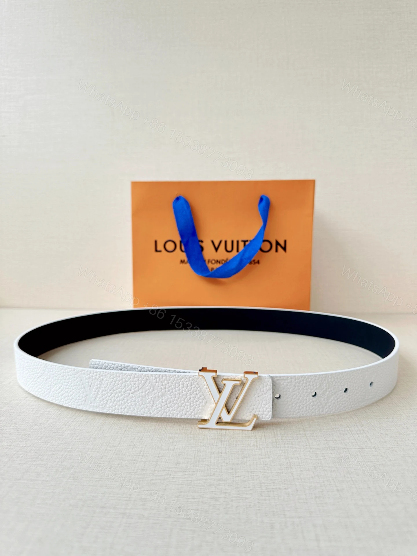 LV 高仿 男款 白色LV扣皮帶 簡約清爽設計 夏季百搭款 — view 1