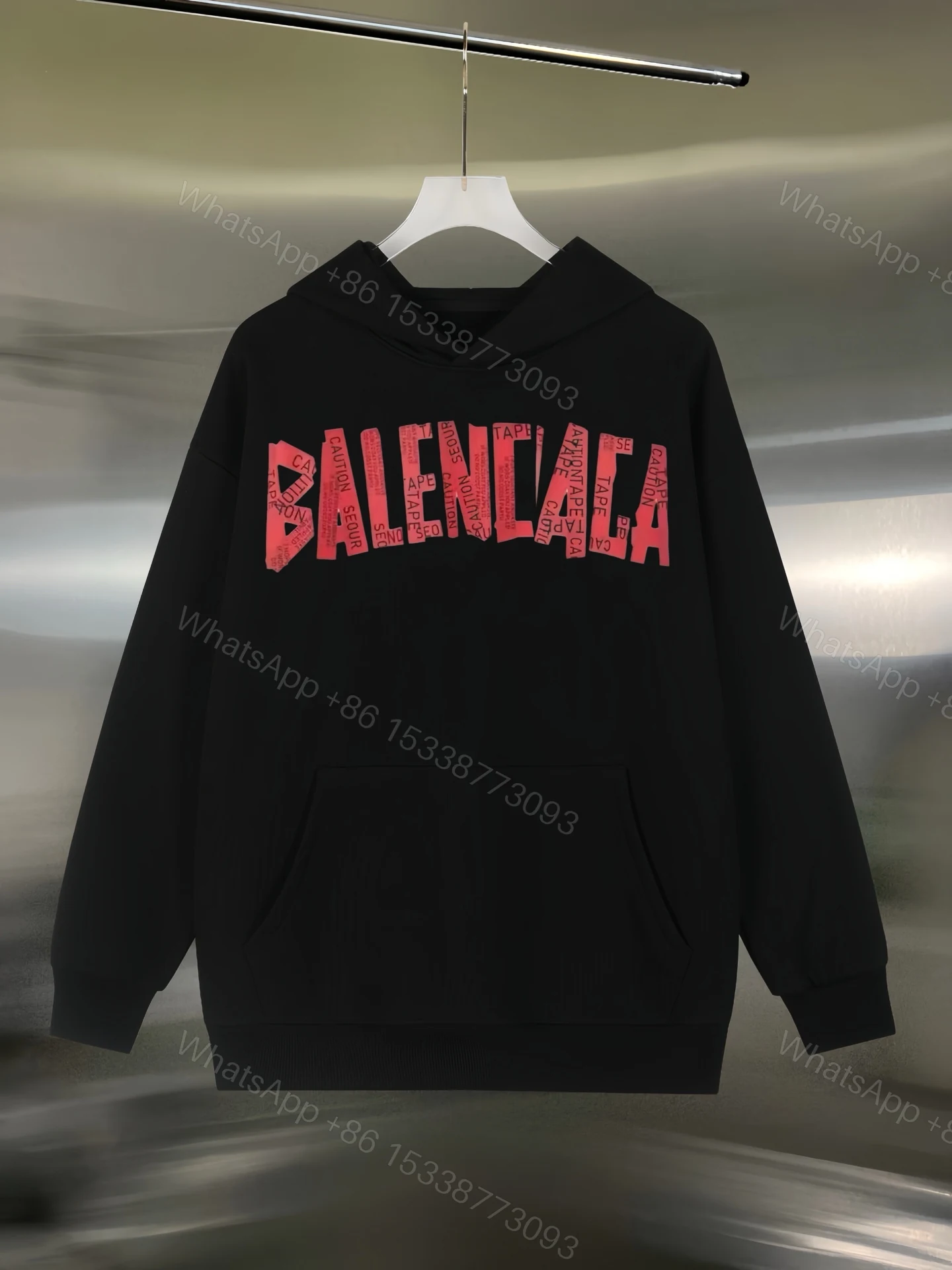 Balenciaga原單連帽衛衣男款黑色紅字潮牌風格印花設計 — view 1