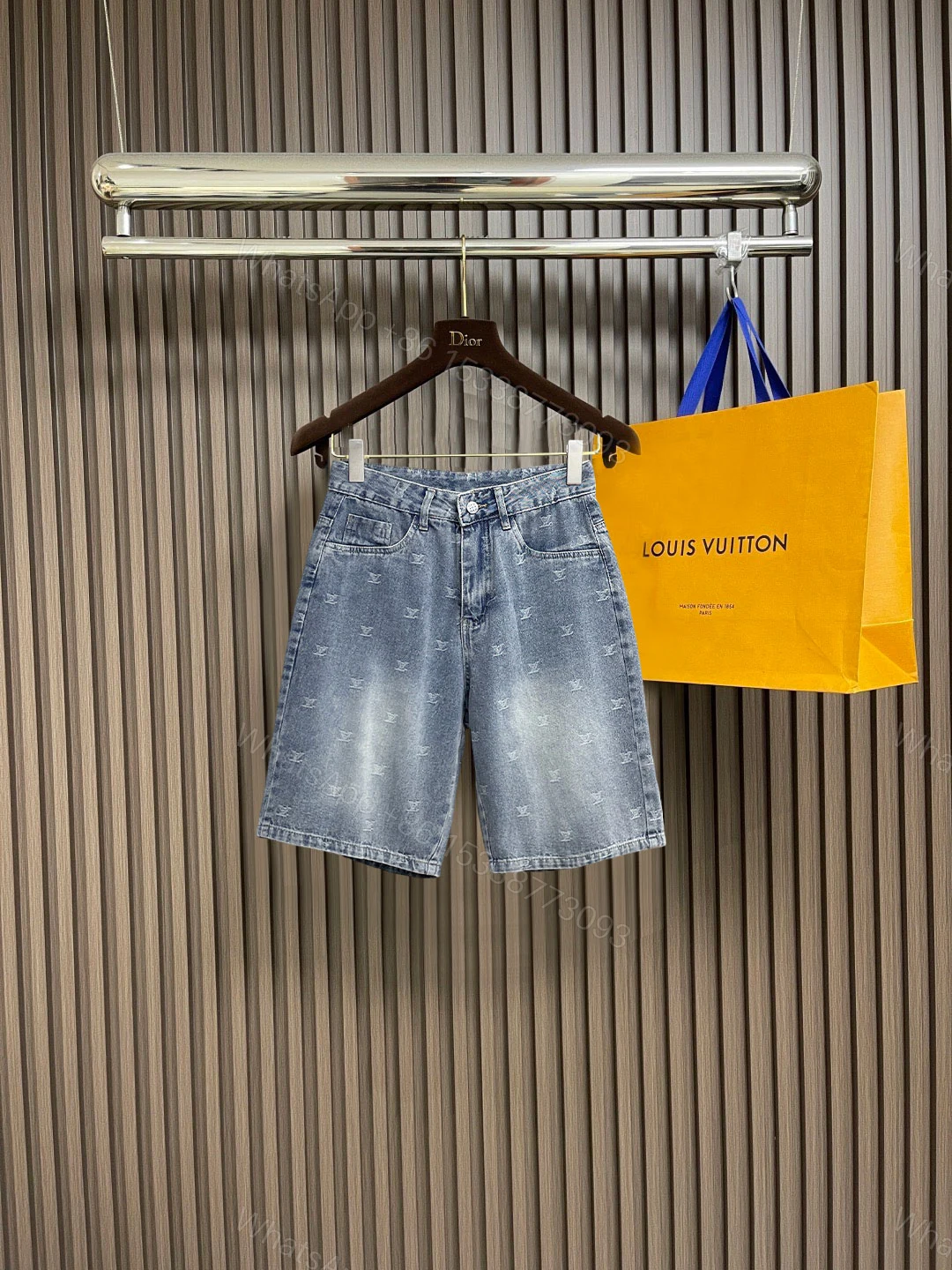 LV A貨牛仔短褲 提花LOGO設計男士休閒丹寧五分褲 — view 1