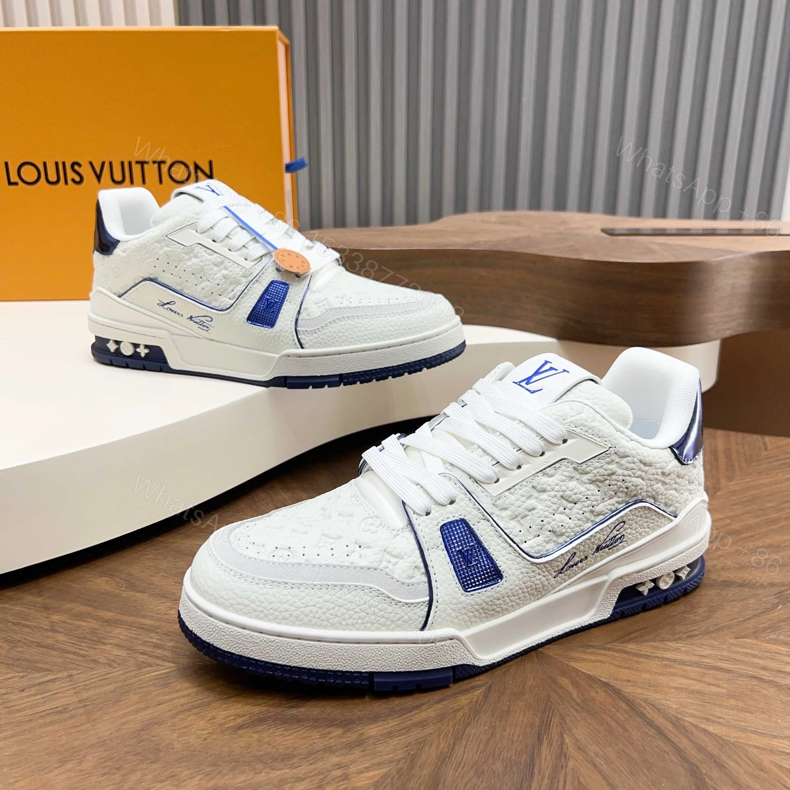 LV高仿 Trainer 白藍Monogram壓紋牛皮精品休閒運動鞋 — view 1