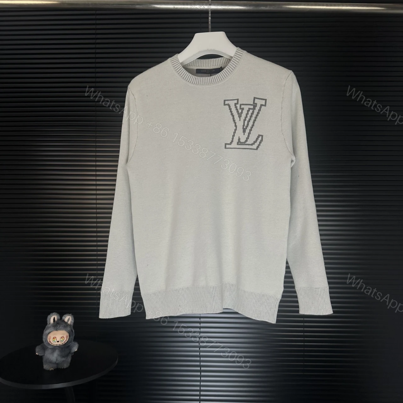 LV 一比一米白針織毛衣 經典Logo刺繡款 — view 1