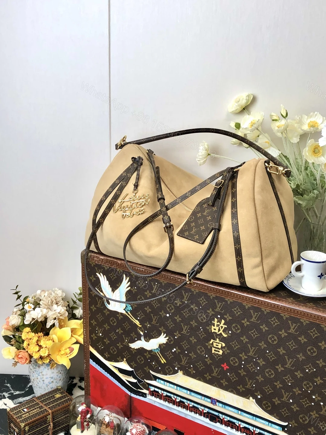 LV 原單 焦糖色麂皮旅行包 Monogram肩帶 — view 1