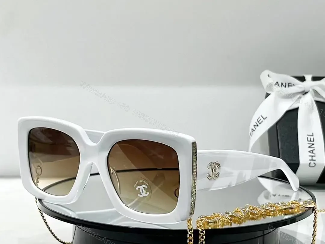 CHANEL — view 1