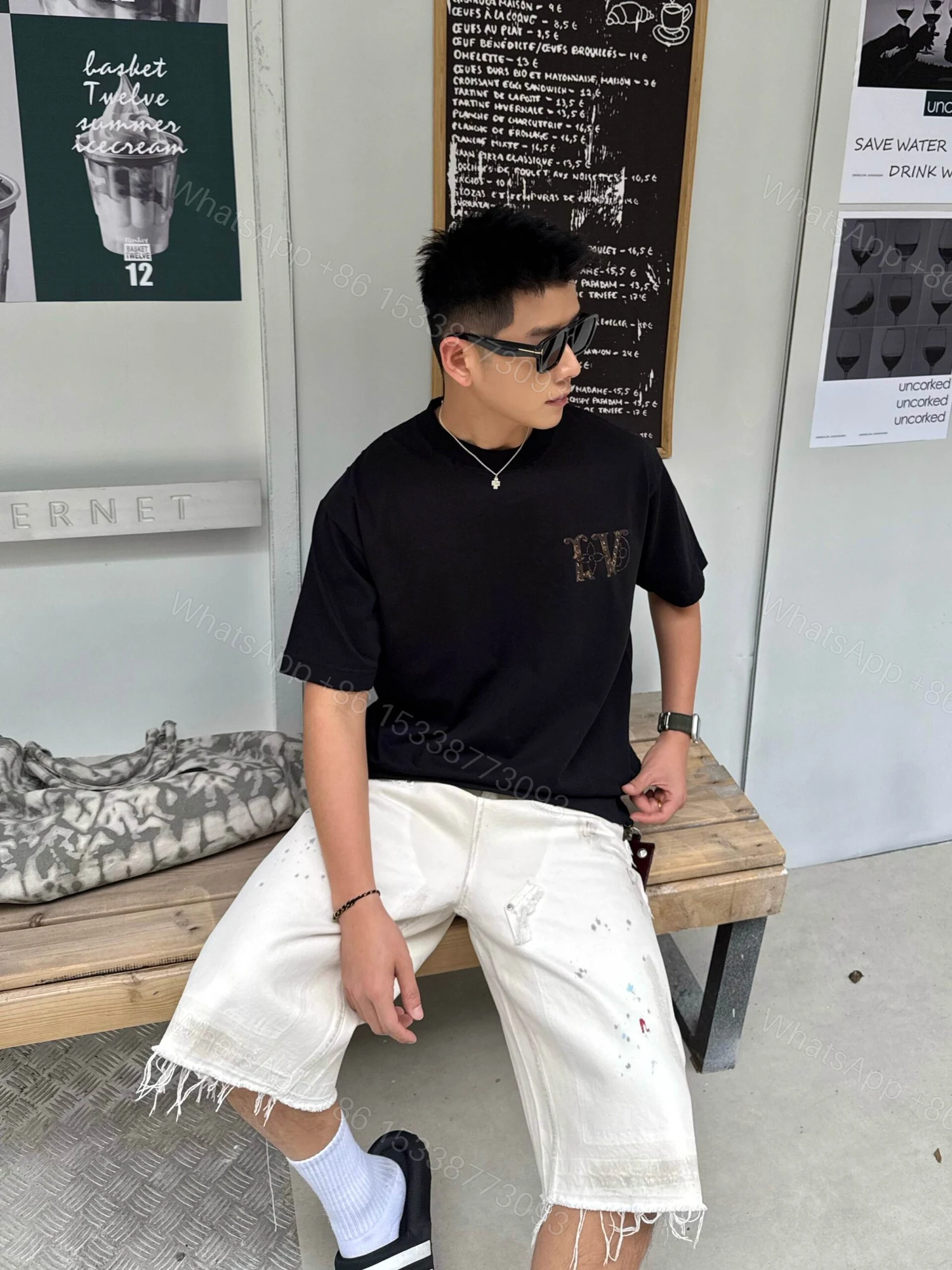 LV高仿黑色短袖T恤 巴黎字樣印花設計 夏季通勤百搭款式 — view 1
