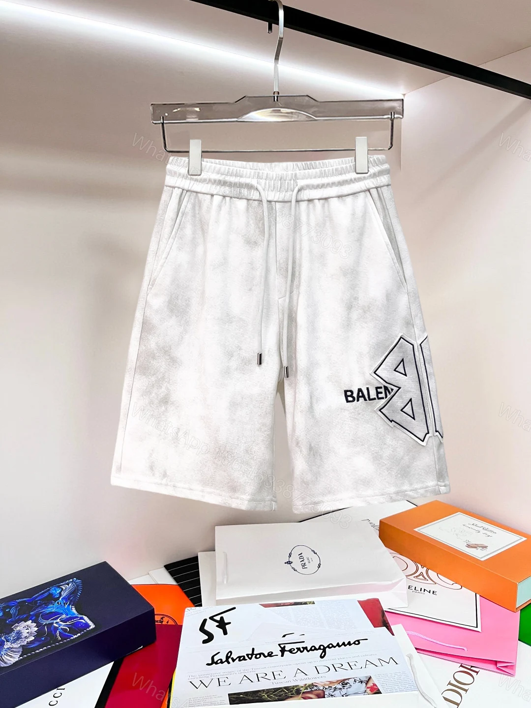Balenciaga 高仿 男款短褲 雲紋水洗設計 寬鬆休閒百搭款 — view 1