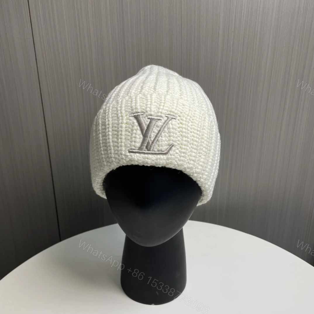 LV 原單針織毛帽 奶白色立體刺繡Logo款 — view 1