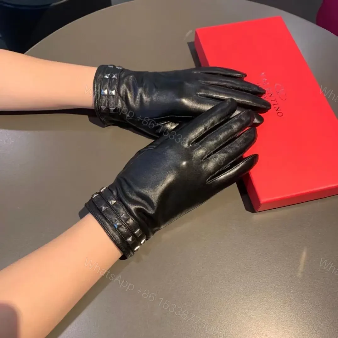 VALENTINO — view 1