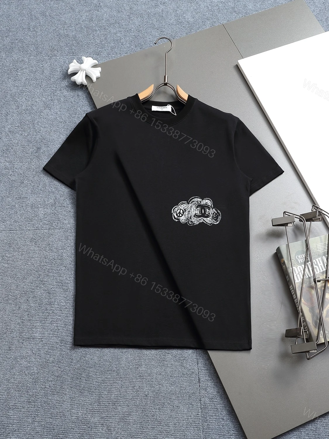 Chanel 高仿短袖T恤女款 經典黑雲朵刺繡設計 低調奢華質感 — view 1