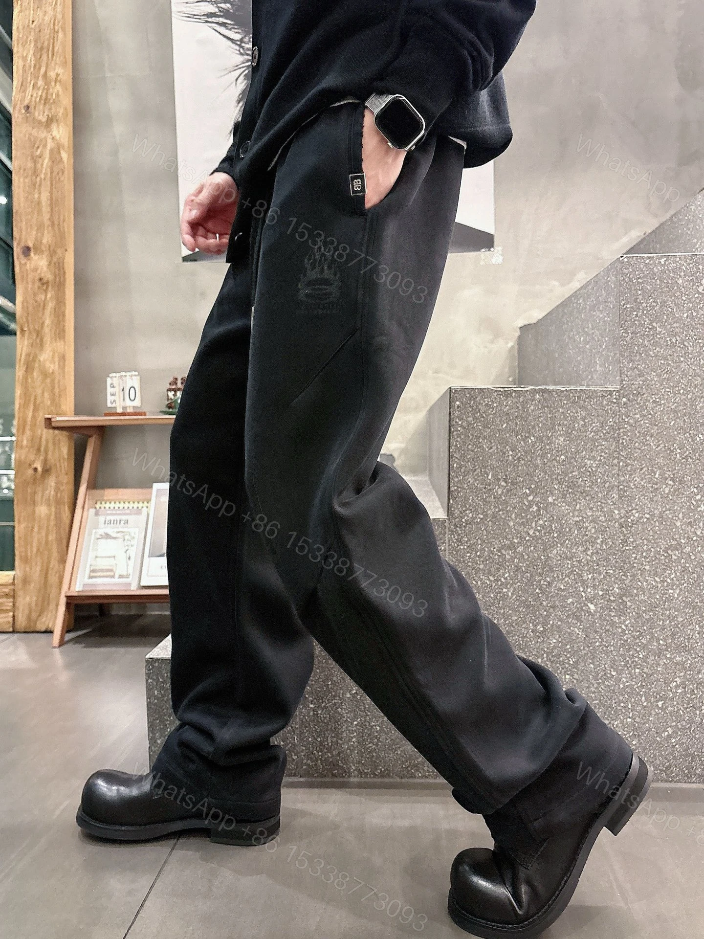 Balenciaga原單男士休閒長褲 黑色簡約設計寬鬆直筒百搭長褲 — view 1