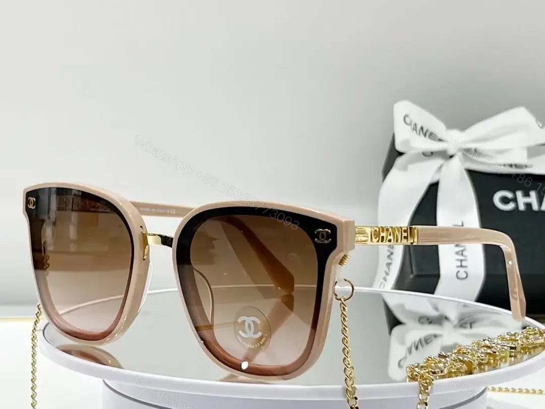 CHANEL — view 1
