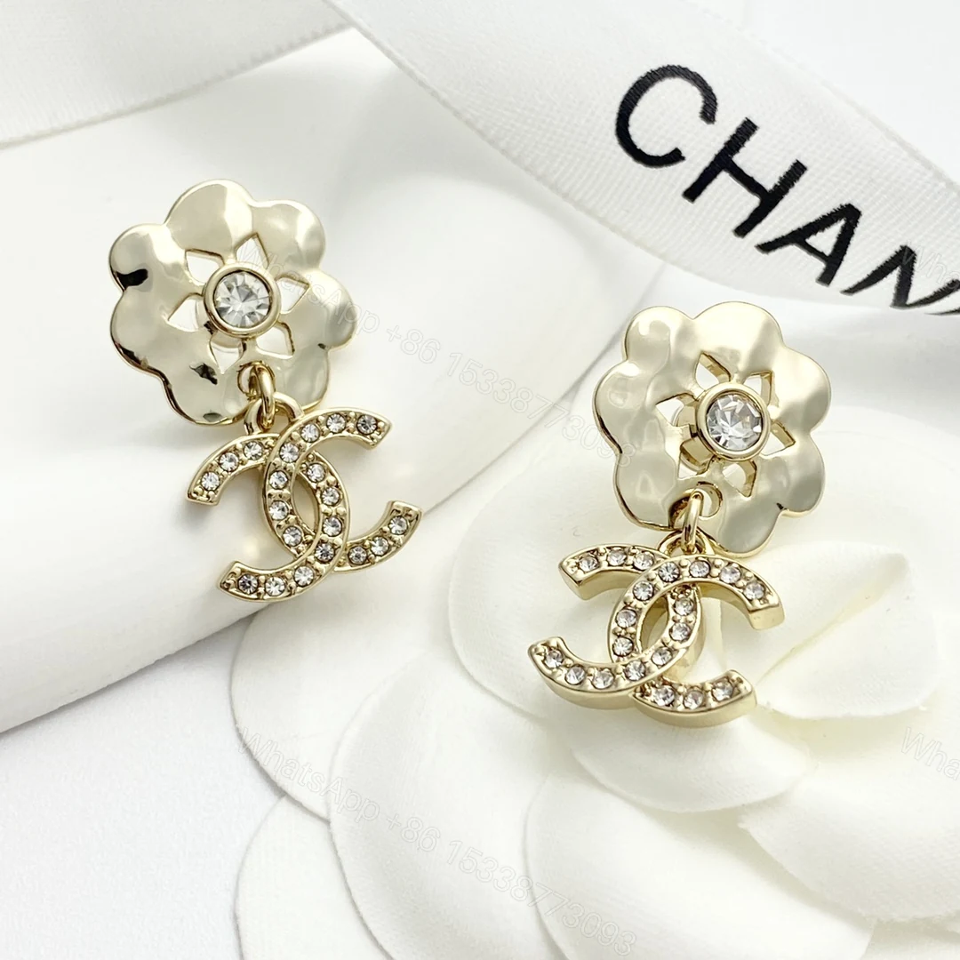 Chanel 高仿 女款 花朵鑲鑽垂墜耳環 優雅氣質款 — view 1