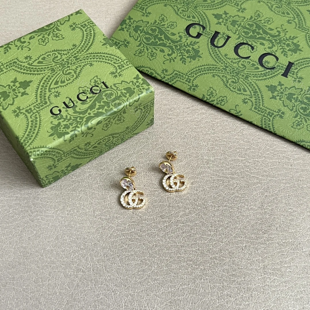 Gucci高仿水鑽雙G金色耳環 閃耀設計感飾品 女生約會穿搭首選 — view 1