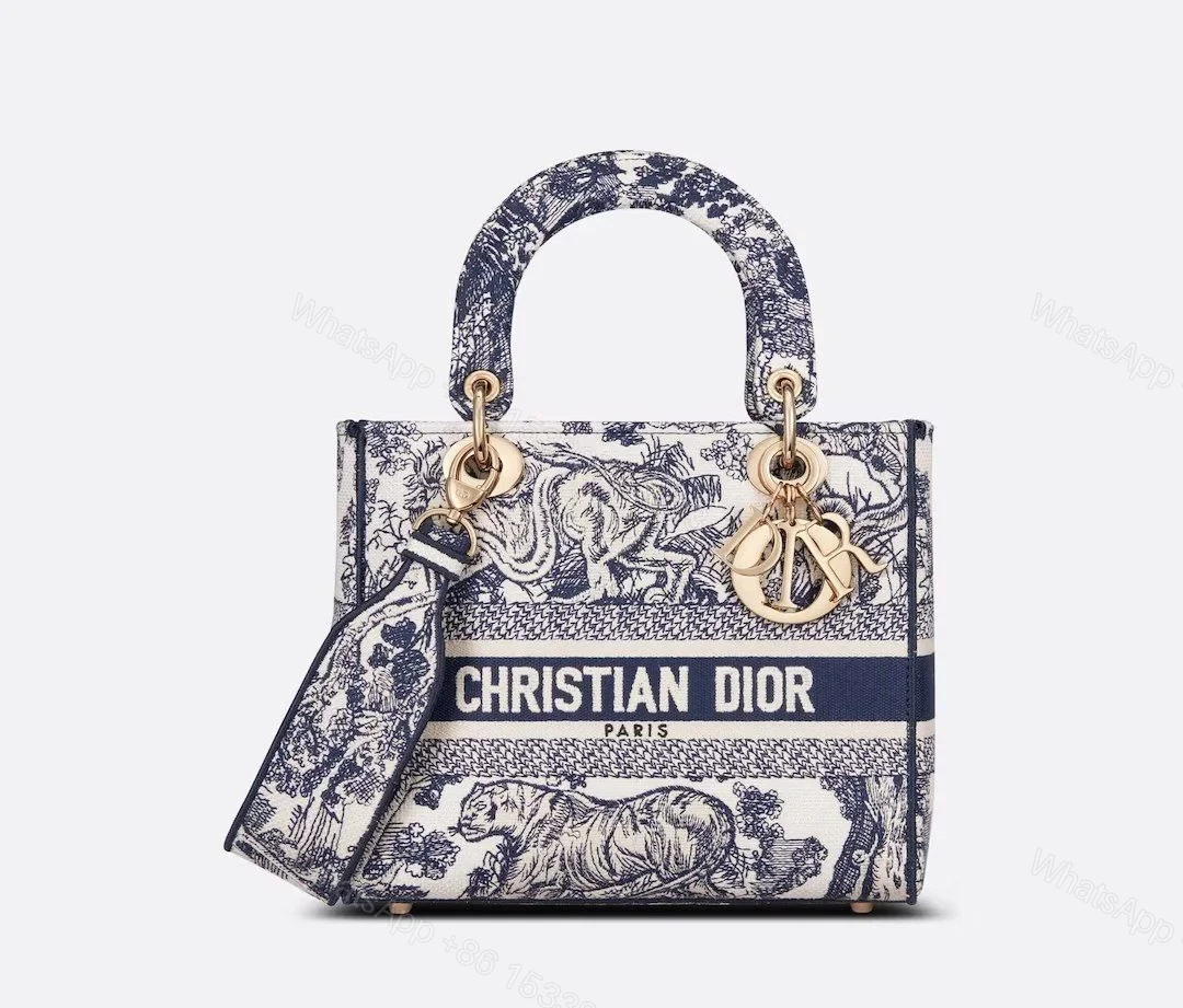 Design MEDIUM LADY D-LITE BAG Blue Toile de Jouy Embroidery – Dubai Fashion LUX — view 1