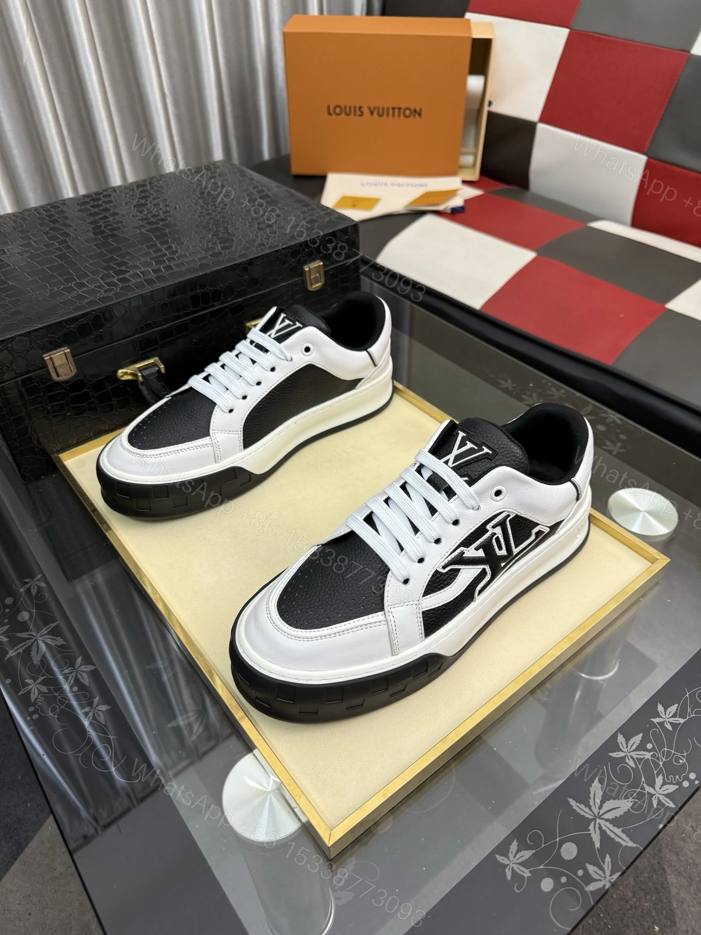 LV 一比一男士休閒鞋 白黑拼接牛皮低筒板鞋 百搭潮流運動鞋 — view 1