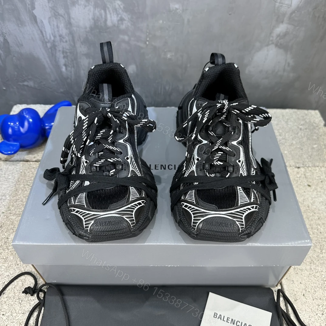 Balenciaga 高仿黑白老爹鞋運動感線條設計感十足 — view 1