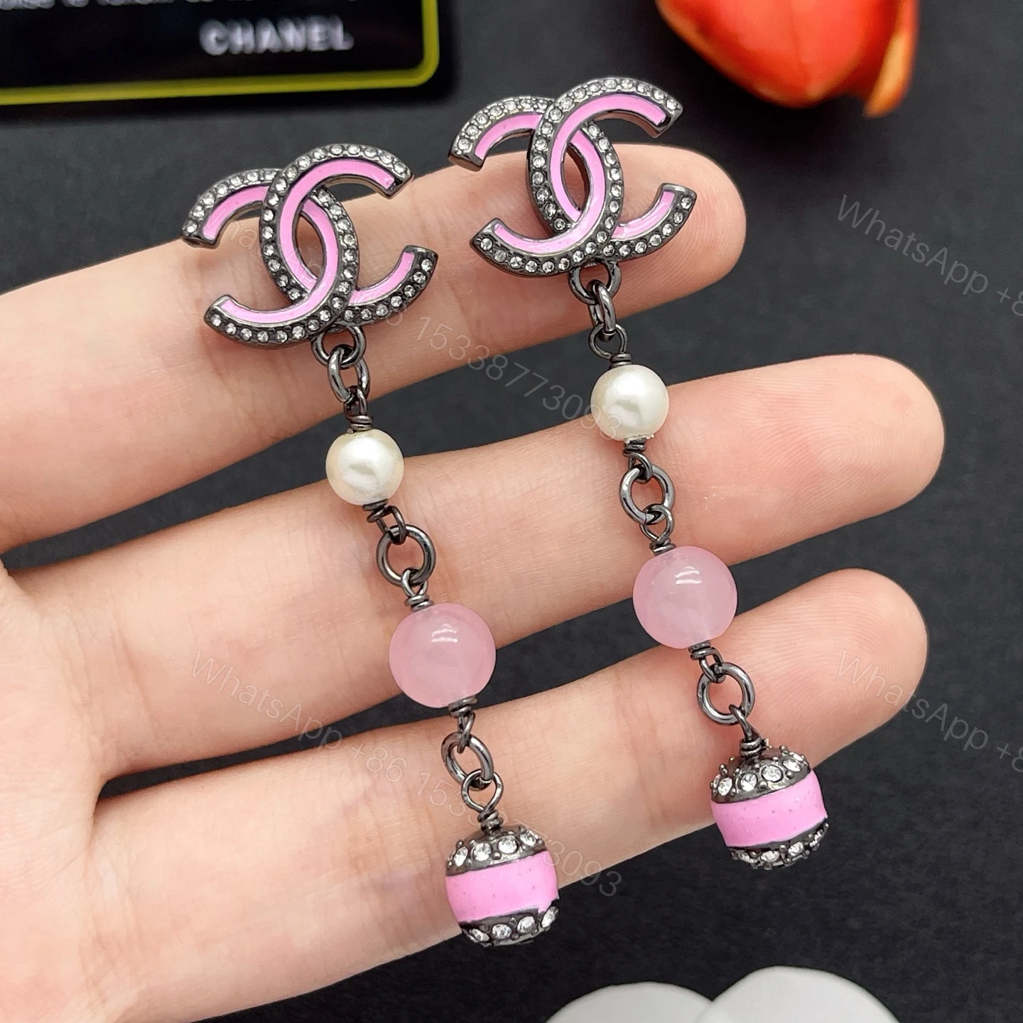 Chanel 粉色 CC 垂墜耳環 一比一 女款 粉晶珍珠設計 氣質甜美風 — view 1