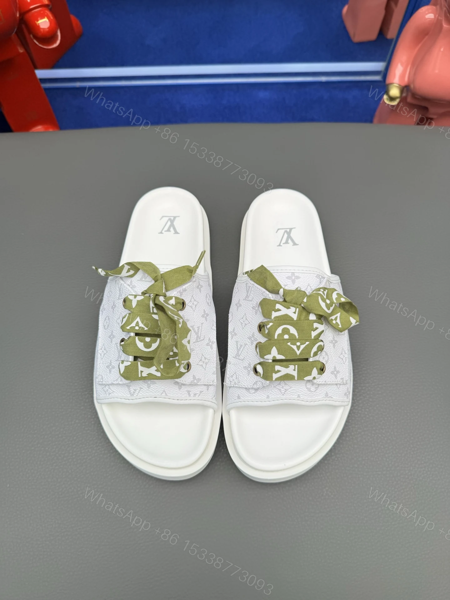 LV A貨綠繫帶白底拖鞋 Monogram織帶 夏日撞色百搭潮拖 — view 1