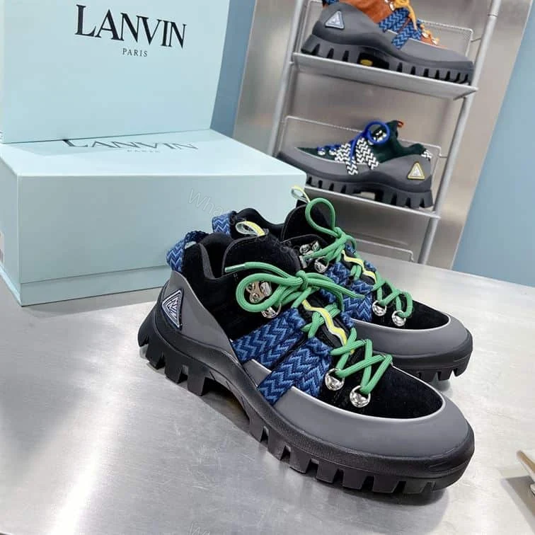 LOUIS VUITTON SNEAKER – LSVT323 — view 1