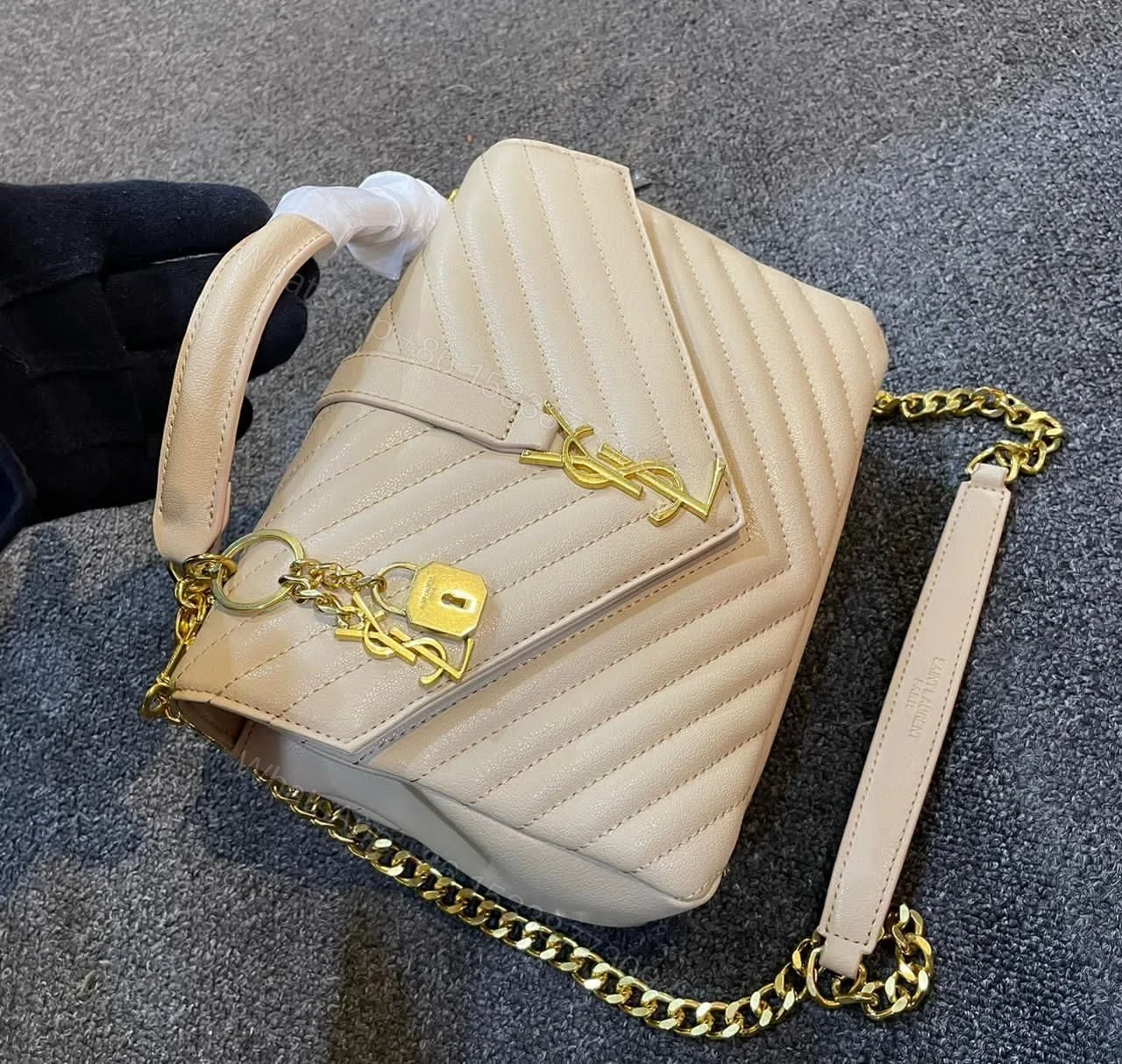 Design College Medium Chain quilted leather shoulder bag – Dubai Fashion LUX — view 1