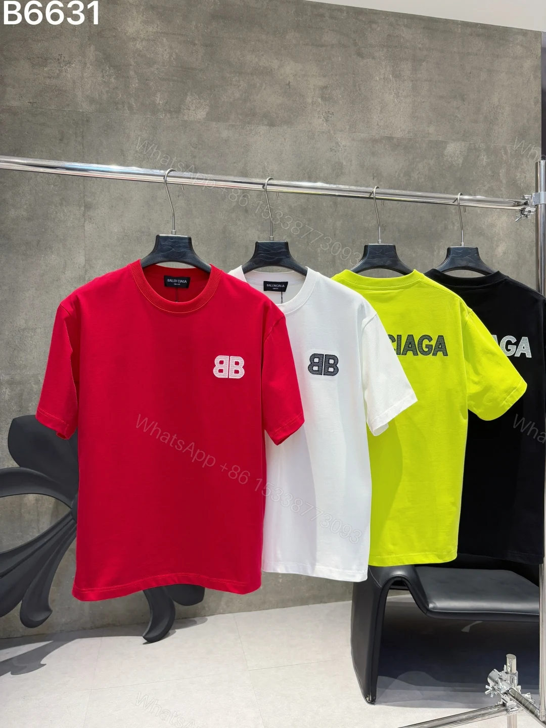 Balenciaga 高仿 男款BB刺繡短袖T恤 潮流休閒設計 — view 1
