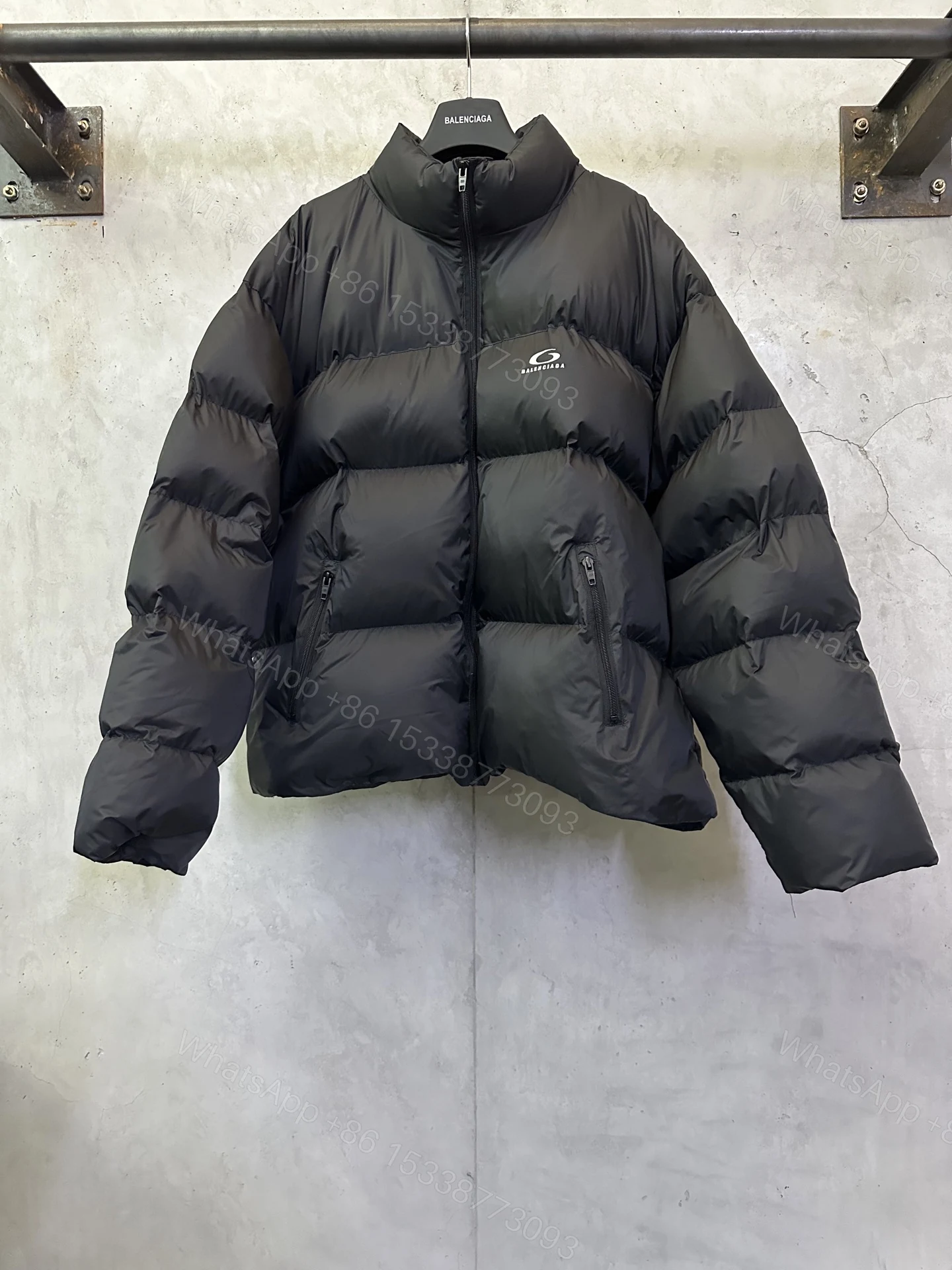 Balenciaga一比一男款羽絨外套 實搭拉鍊設計冬日百搭必備 — view 1