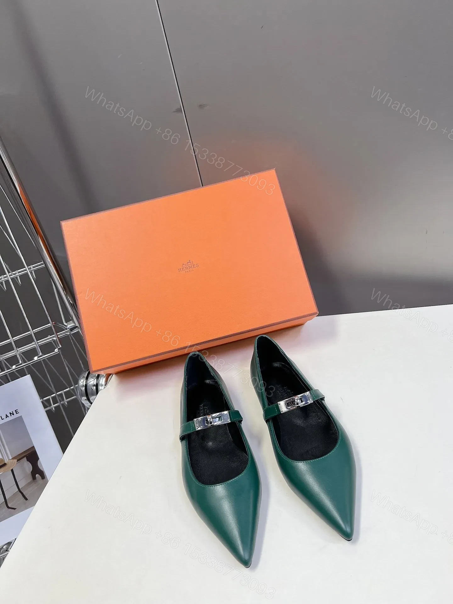 Hermes Women Green Leather Pointed Flats — view 1