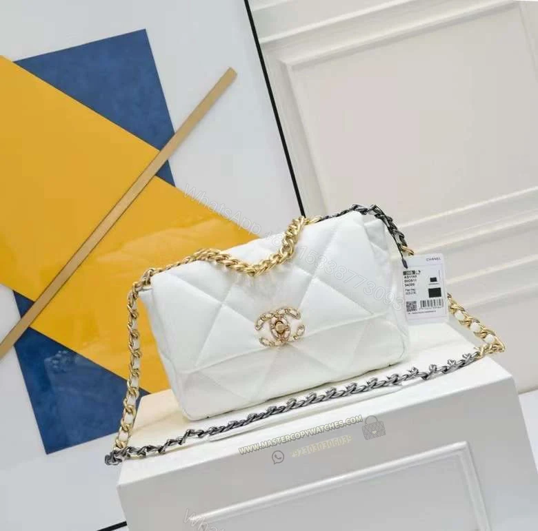 Chanel19 Flap Bag White — view 1