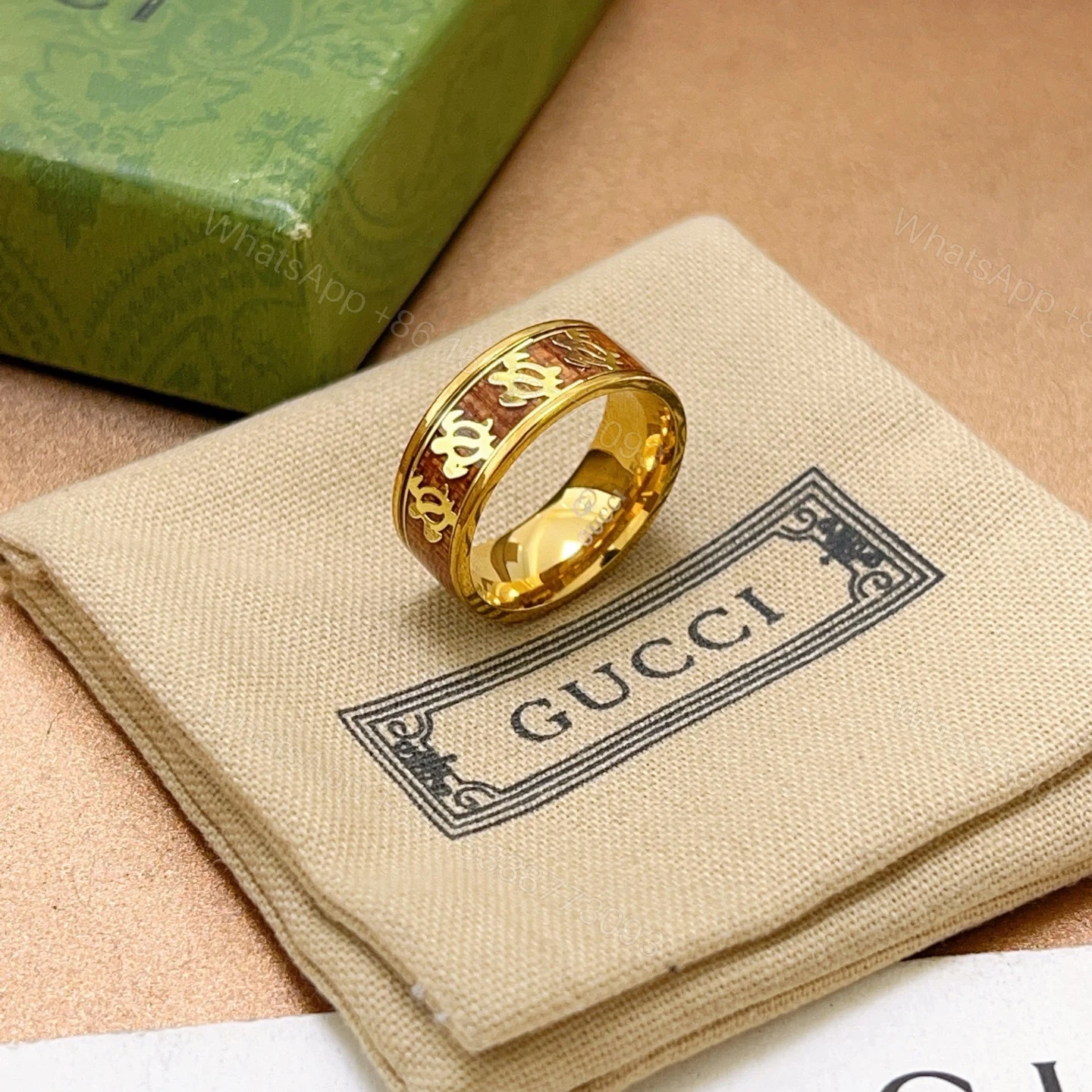 Gucci 高仿男士戒指 經典雙G紅琺瑯設計 奢華復古精品款 — view 1