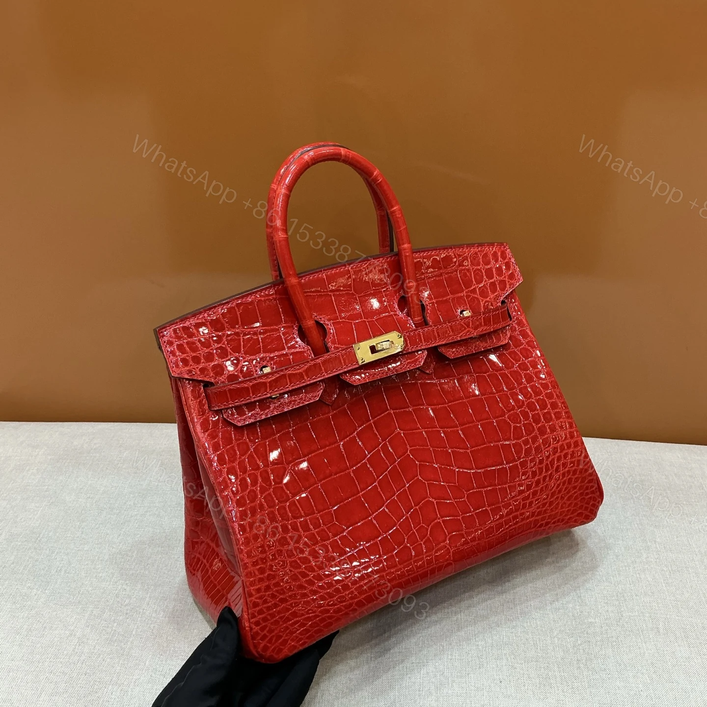 Hermes 高仿 女款 Birkin 鱷魚壓紋手提包 經典亮紅奢華款 — view 1