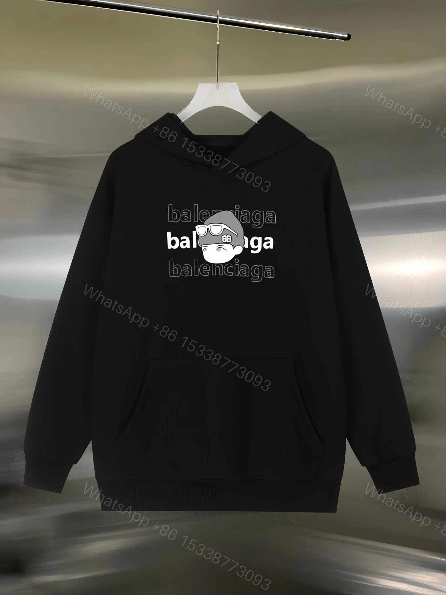 Balenciaga高仿黑色帽T 橢圓logo圖騰設計款 潮感百搭單品 — view 1