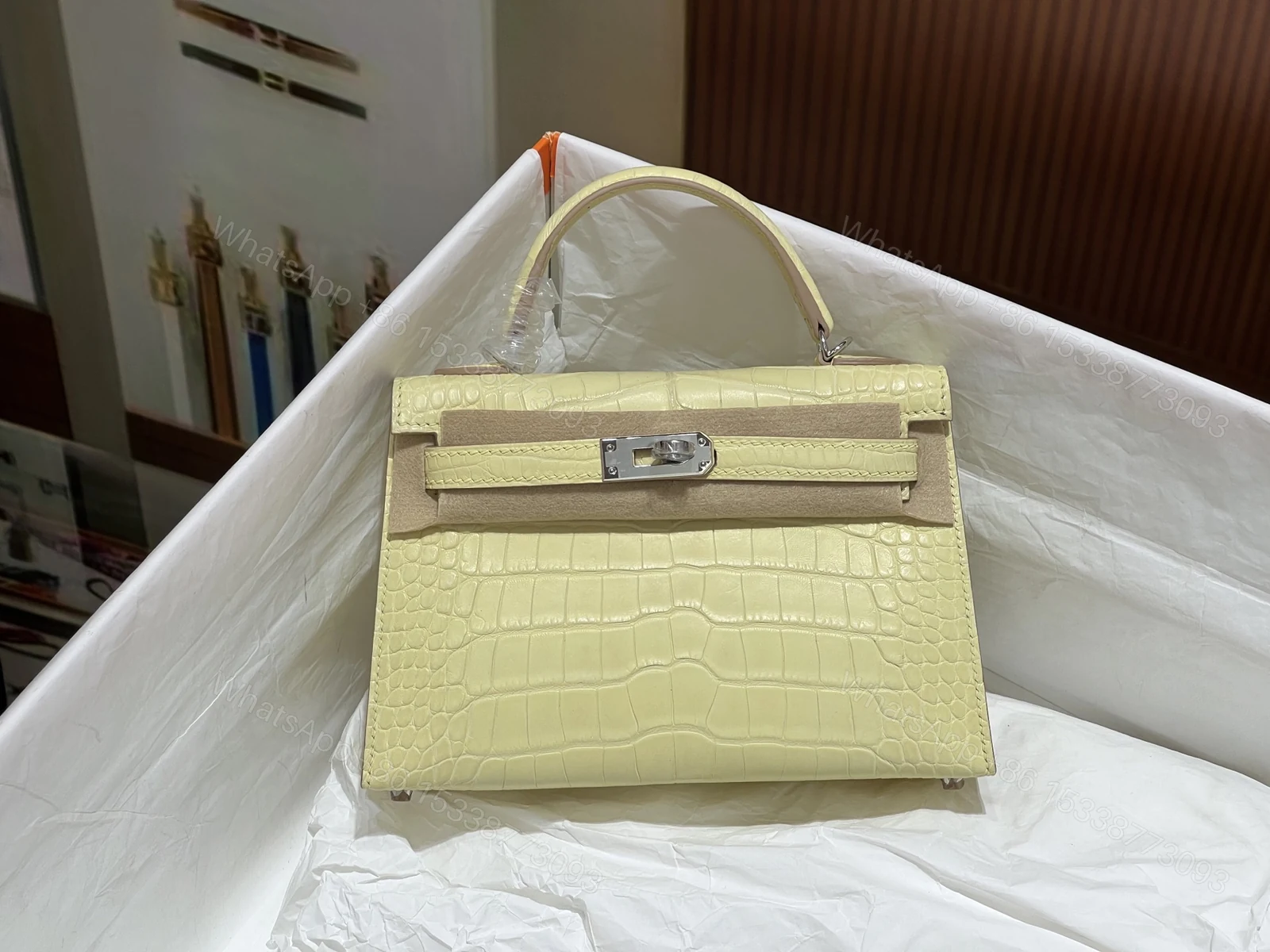 Hermès 高仿 Kelly Pochette 淡黃色鱷魚紋手提包 高級甜奶油色迷你包 — view 1