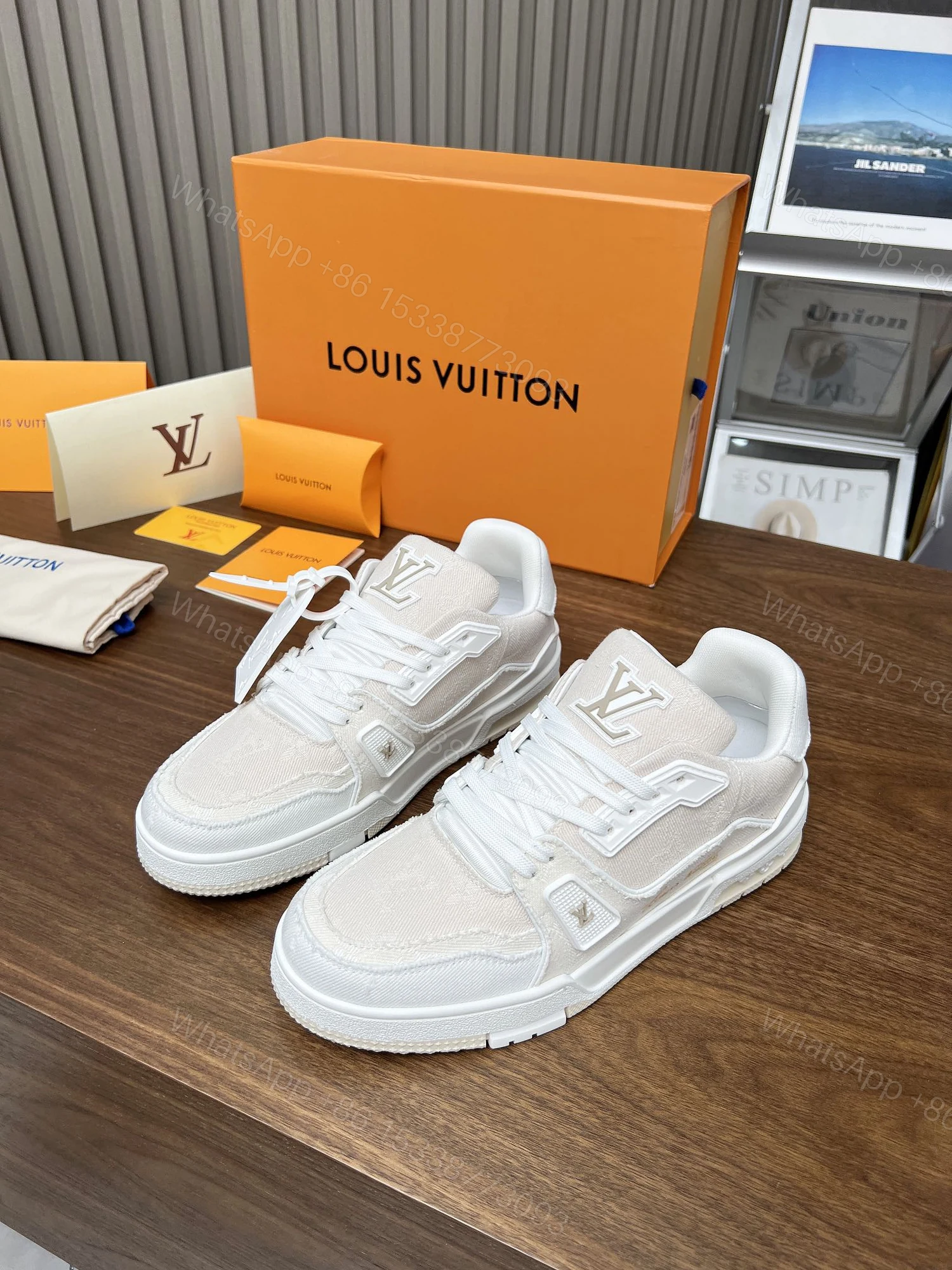 LV A貨純白拼接運動鞋 Monogram壓紋 低調極致風格款 — view 1