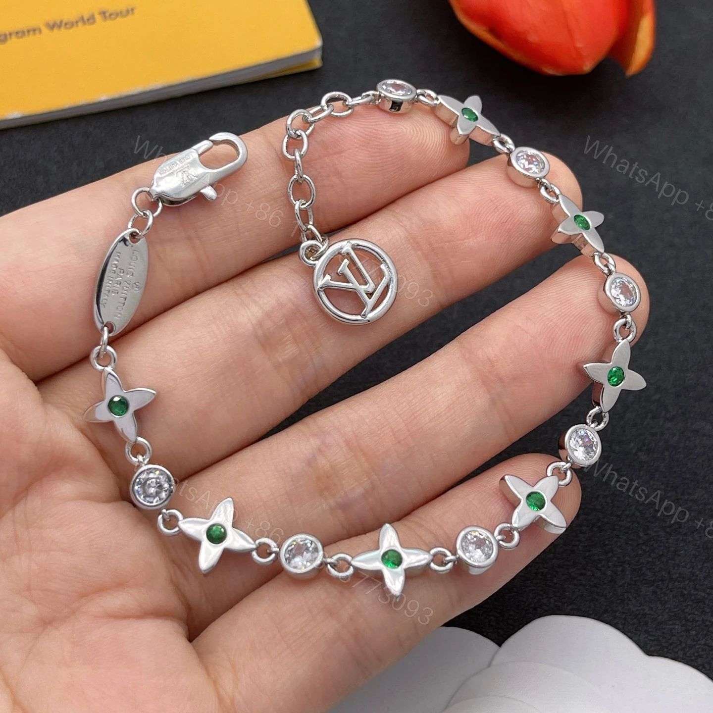 LV A貨銀色花卉手鍊 女士清爽風格飾品 鋯石點綴設計 — view 1
