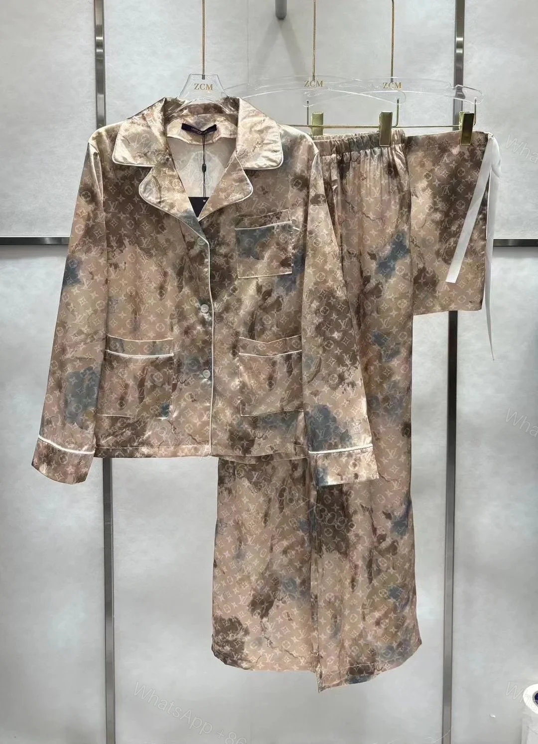 LOUIS VUITTON — view 1