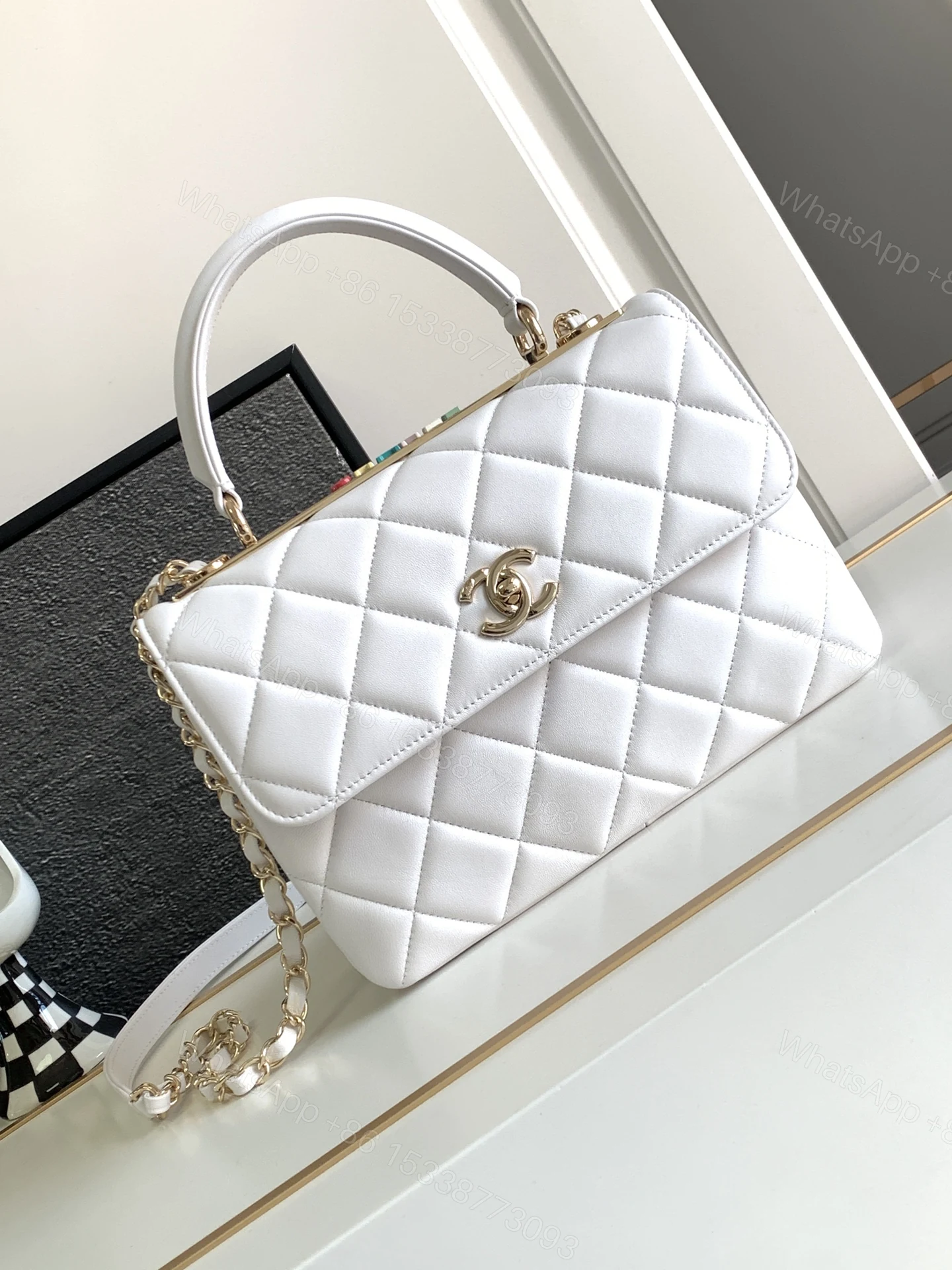 Chanel 高仿白色菱格手提鏈條包 優雅氣質羊皮設計 — view 1