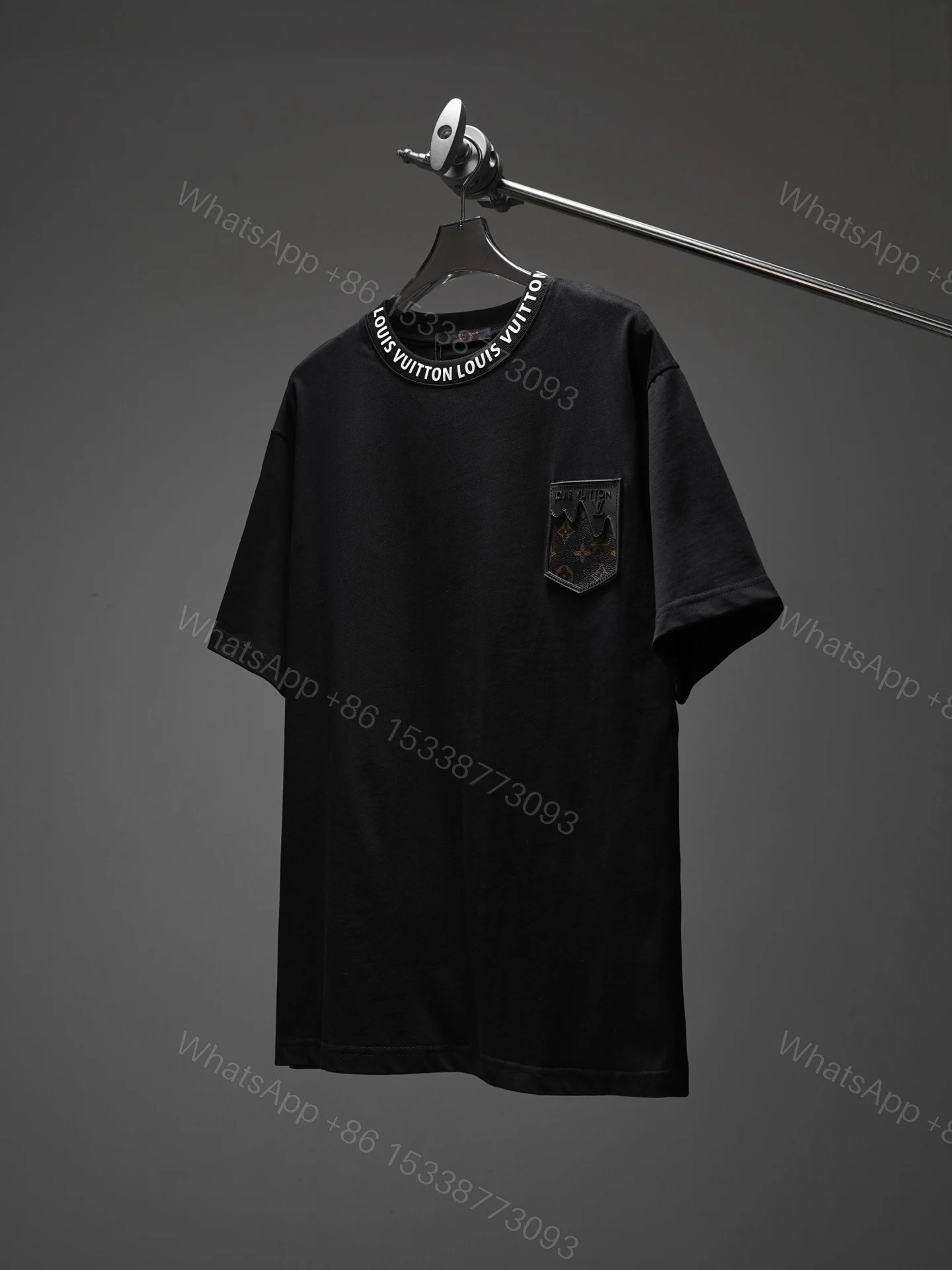 LV 高仿男款Monogram口袋短袖T恤 黑色百搭款 — view 1